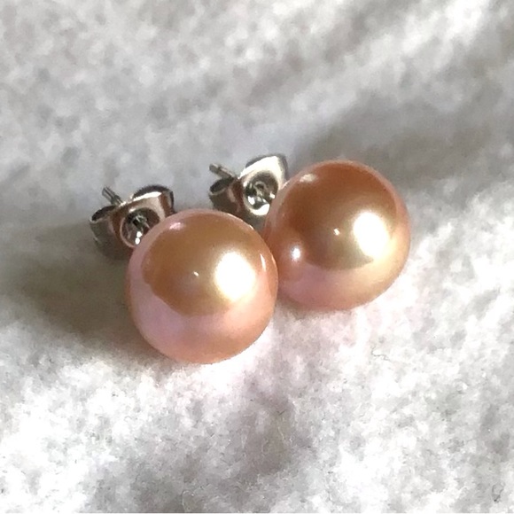 Large Peach Freshwater Pearl Studs in Stainless Steel #2 - Picture 5 of 5